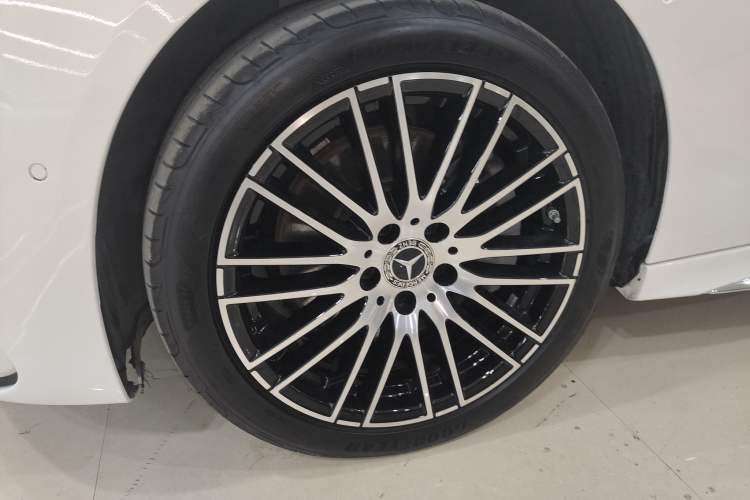 Used Mercedes-Benz C-Class 2022 Restyled C 260 L Sport Edition Left Front Wheel Hub