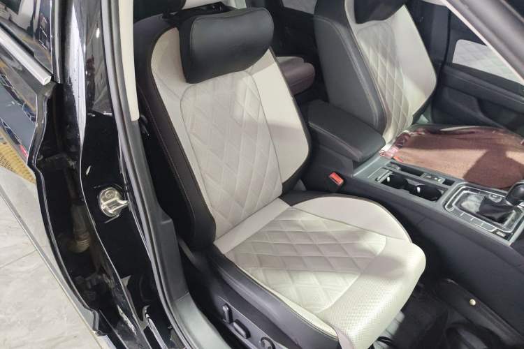 Used Volkswagen Magotan 2023 2 Million Units Commemorative Edition 330TSI DSG Luxury Version Right Front Seat