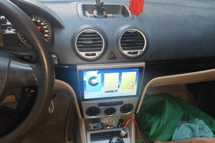 Used Volkswagen Lavida 2013 Classic 1.6L Manual Fashion Edition Audio And AC Panel