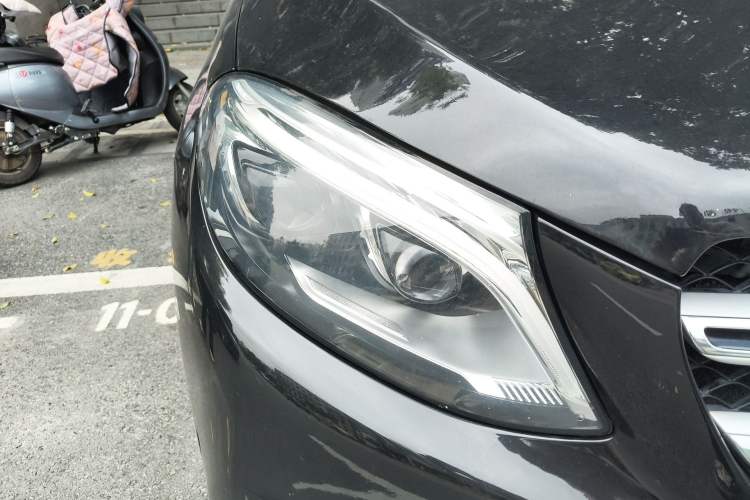 Used Mercedes-Benz GLE 2018 GLE 320 4MATIC Luxury Collection Edition Right Front Headlight