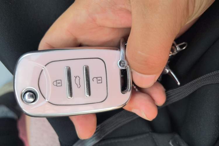 Used Wuling Hongguang MINIEV 2022 Easy Version Lithium Iron Phosphate Vehicle Key