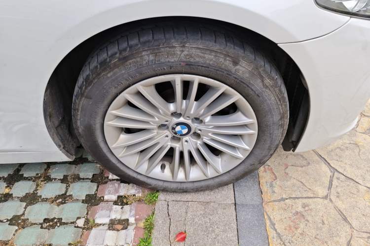 Used BMW 5 Series 2014 525Li Leading Model Right Front Wheel Hub