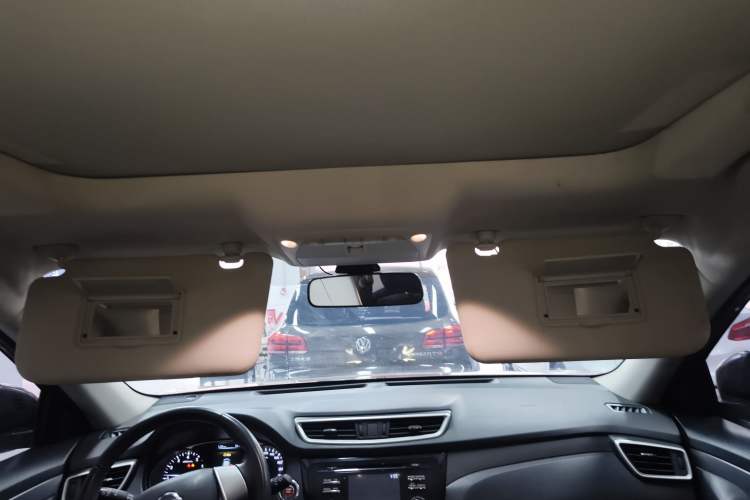 Used Nissan X-Trail 2016 2.0L CVT Smart Enjoyment Version 4WD
