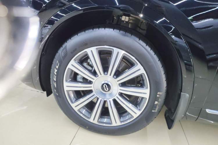 Used Hima AITO M8 2025 Extended-Range Max+ Version 53.4 kWh 5-Seater Edition Left Front Wheel Hub