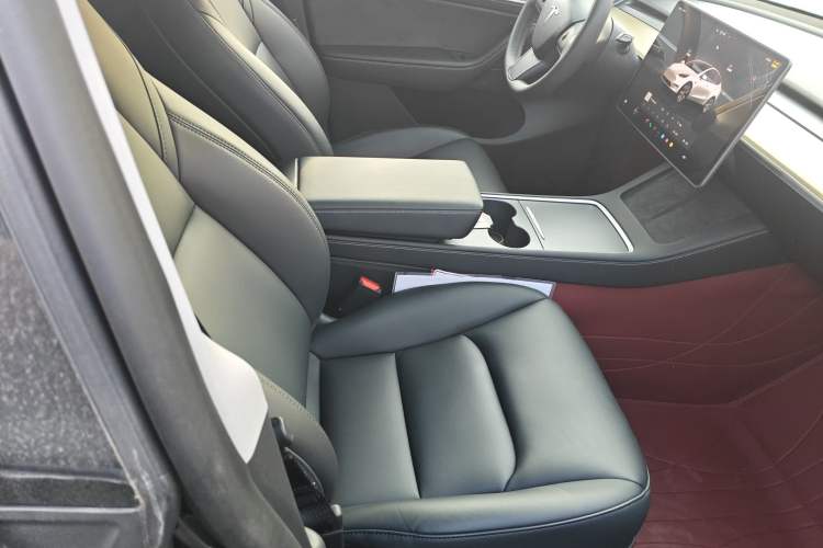 Used Tesla Model Y 2023 Long-Range All-Wheel-Drive Version