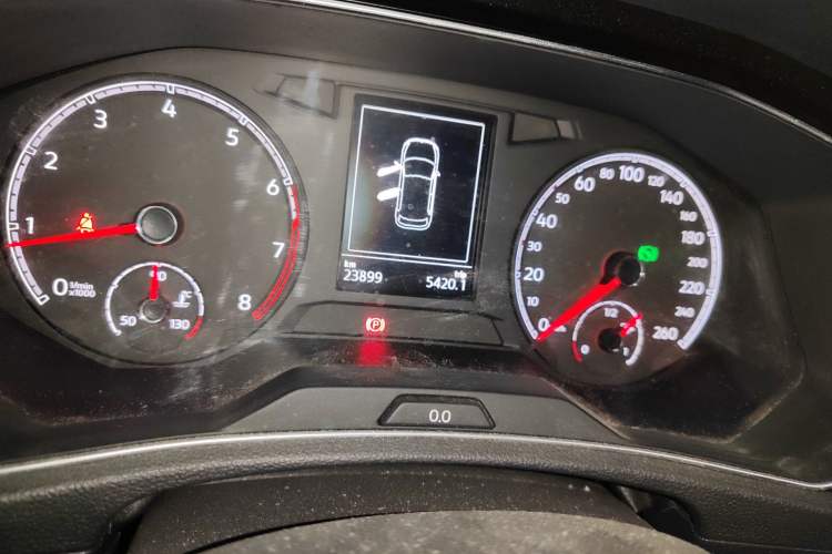 Used Volkswagen T-ROC 2018 280TSI DSG Two-Wheel-Drive Comfort Version China V Standard Odometer Close Up