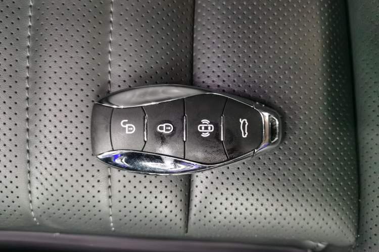 Used Hongqi H9 2023 2.0T Smart Connect Flagship Edition
