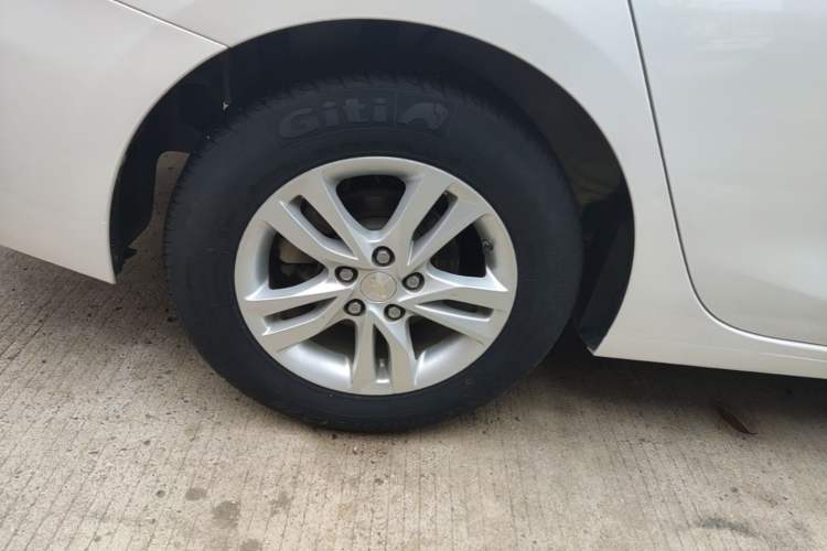 Used Chevrolet Cavalier 2019 320 Automatic Xinyue Edition Right Rear Wheel Hub