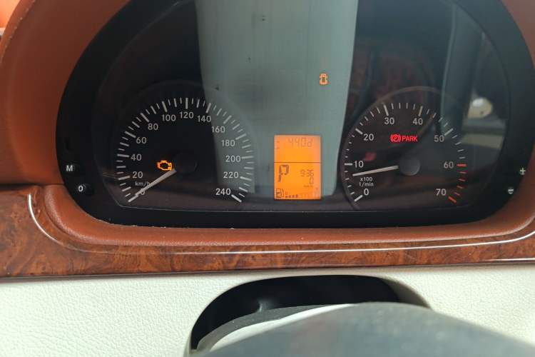 Used Mercedes-Benz Vito 2013 3.0L Elite Edition Instrument Cluster