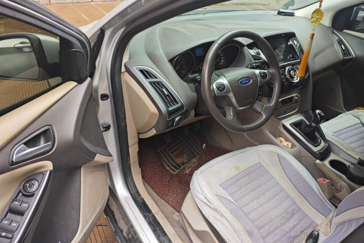 Used Ford Focus 2012 Sedan 1.6L Manual Fashion Edition Driver Seat