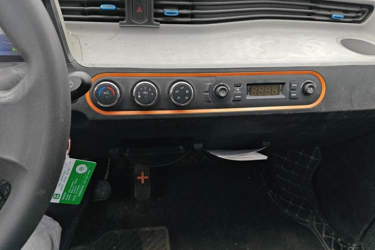 Used Wuling Hongguang MINIEV 2020 Freedom Version Lithium Iron Phosphate Audio And AC Panel