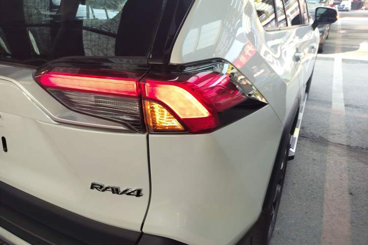 Used Toyota RAV4 2020 2.0L CVT Two-Wheel Drive Prestige Edition