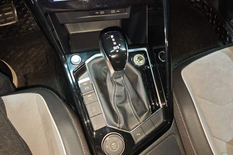 Used Volkswagen Tayron 2021 380TSI All-Wheel Drive R-Line Connected Version Gear Lever