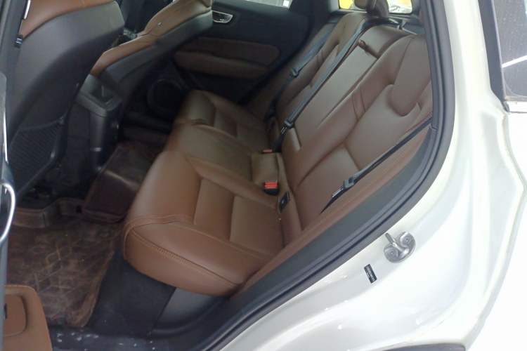 Used Volvo XC60 New Energy 2025 Plug-in Hybrid Long-Range All-Wheel Drive Smart Luxury Edition Interior 4