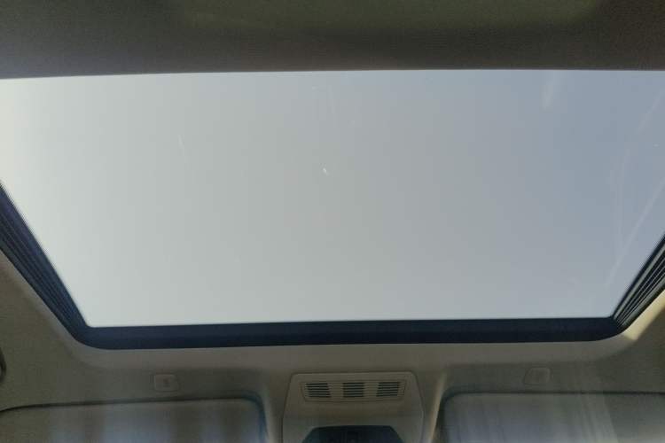 Used BMW 5 Series 2014 525Li Luxury Design Package Headliner