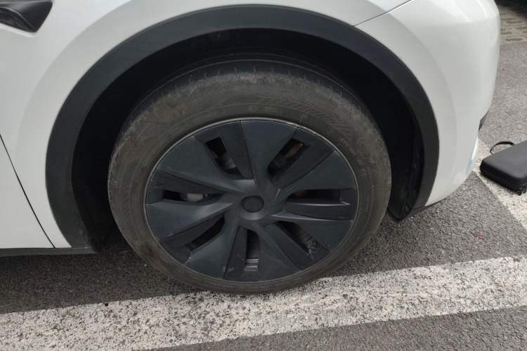 Used Tesla Model Y 2024 Rear-Wheel-Drive Version Right Front Wheel Hub