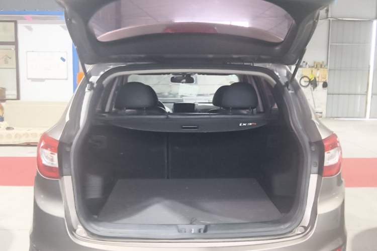 Used Hyundai ix35 2015 2.0L Automatic 2WD Smart Version China V Standard
