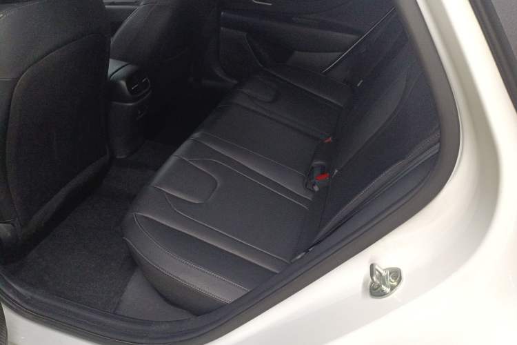 Used Hyundai Elantra 2022 1.5L CVT LUX Prestige Edition Left Rear Seat