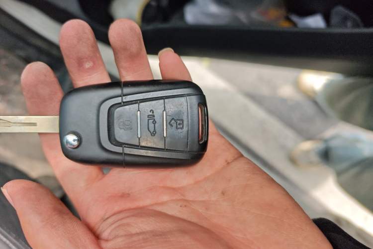 Used SAIC MAXUS Xintu V80 2023 2.0T Manual Classic Aoyuntong Short Wheelbase Mid-Roof 5/6-Seater Vehicle Key