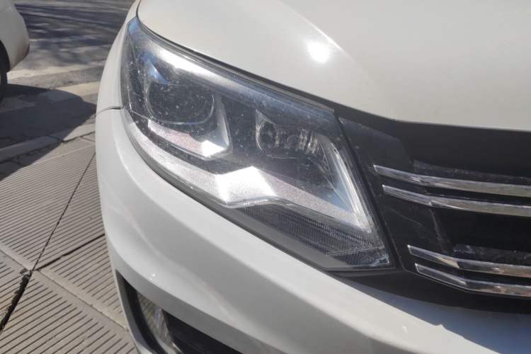 Used Volkswagen Tiguan 2015 1.8TSI Automatic Two-Wheel Drive Comfort Edition Right Front Headlight