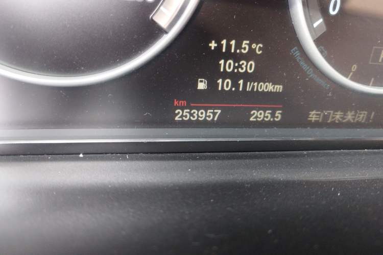 Used BMW 5 Series 2011 523Li Leading Model Odometer Close Up