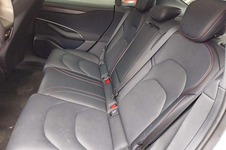 Used Xiaomi Auto SU7 2024 Rear-Drive Long-Range Intelligent Driving Version Left Rear Seat