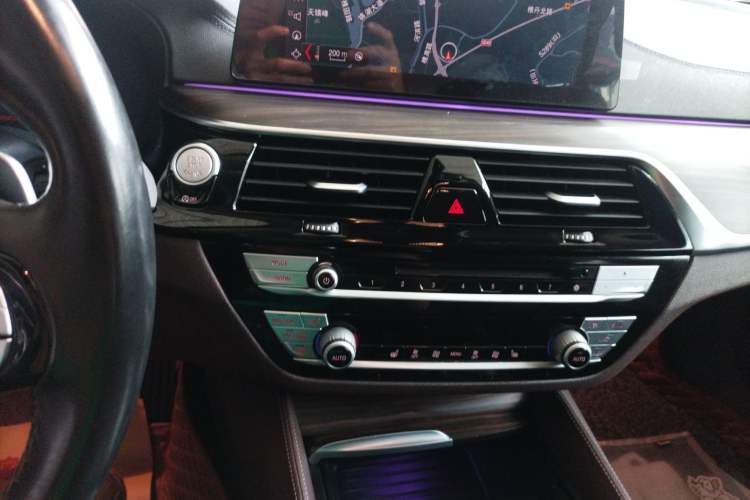 Used BMW 5 Series 2019 530Li Leading Model Luxury Package Audio And AC Panel