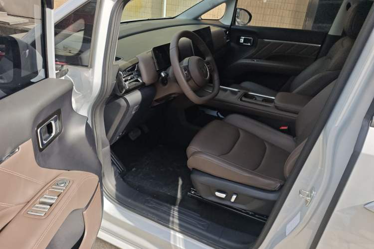 Used Wuling Wuling Starlight 730 2025 Model Pure Electric 500km Luxury Edition
