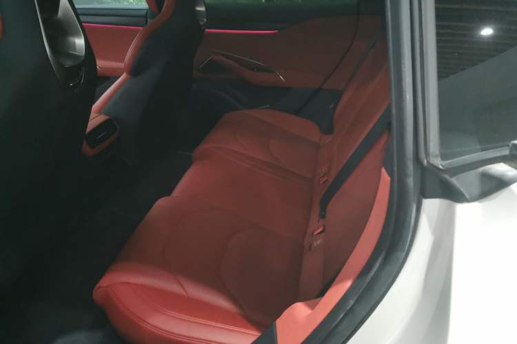 Used Xiaomi Auto SU7 2024 Four-Wheel Drive Ultra-Long Range Advanced Intelligent Driving Max Edition
