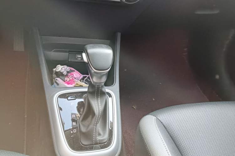 Used Kia kx1 Stonic 2021 1.4L CVT Sunroof Model Gear Lever