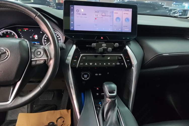 Used Toyota Harrier 2023 2.0L CVT Two-Wheel Drive Deluxe Edition
