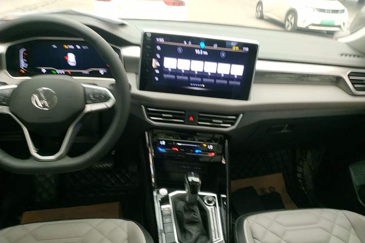 Used Volkswagen Tayron 2023 Revised Version 380TSI All-Wheel Drive R-Line High-Energy Edition Audio And AC Panel