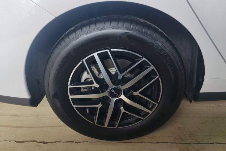 Used BYD Seal 05 DM-i 2025 DM-i Smart Drive 55KM Prestige Model Right Rear Wheel Hub