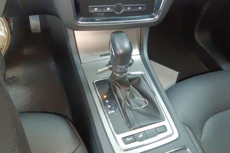 Used Roewe i6 2020 PLUS 1.6L CVT 4G Connected Glory Flagship Edition