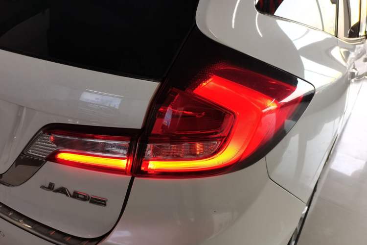 Used Honda Jade 2017 1.8L automatic Comfort version 5 seats
