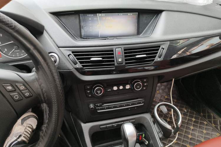 Used BMW X1 2010 sDrive18i Luxury Model Audio And AC Panel