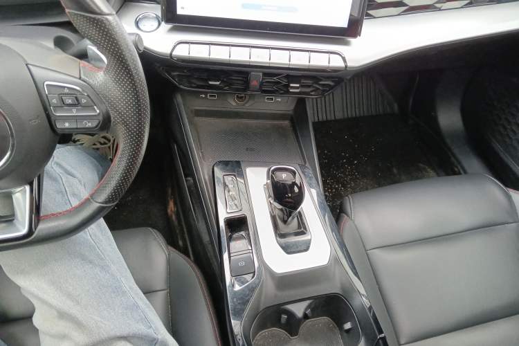 Used MG 5 2022 300TGI DCT Chao Yue Luxury Edition Gear Lever