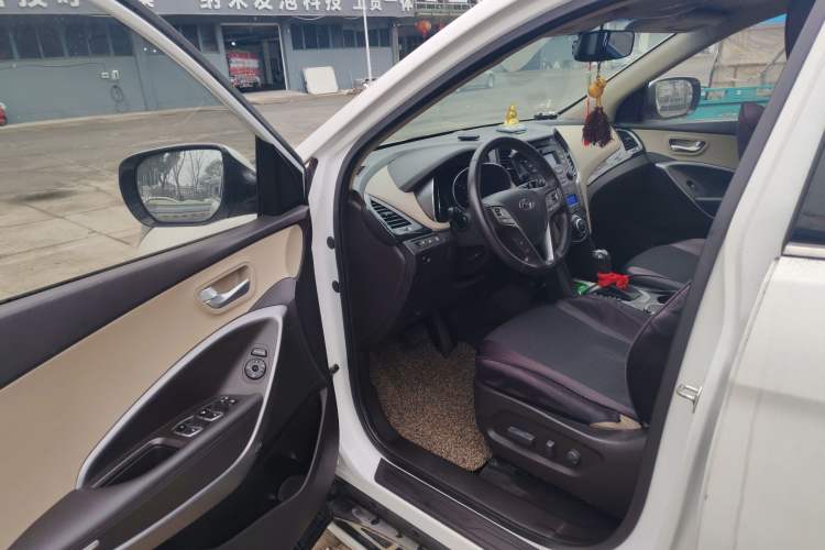 Used Hyundai Santa Fe 2013 2.4L Automatic 2WD Comfort Edition
