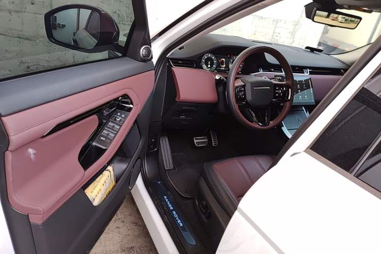 Used Land Rover Range Rover Evoque 2024 Aurora L 249 PS Prestige Light-Chasing Edition