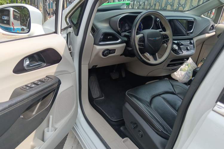 Used Chrysler Grand Voyager PHEV 2019 3.6L Plug-in Hybrid
