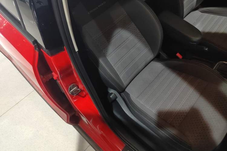 Used Volkswagen Polo 2014 1.6L Cross Polo Automatic Right Front Seat