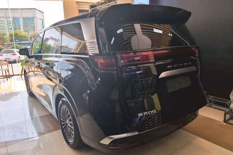 Used Denza D9 2024 DM-i 970 Luxury Model