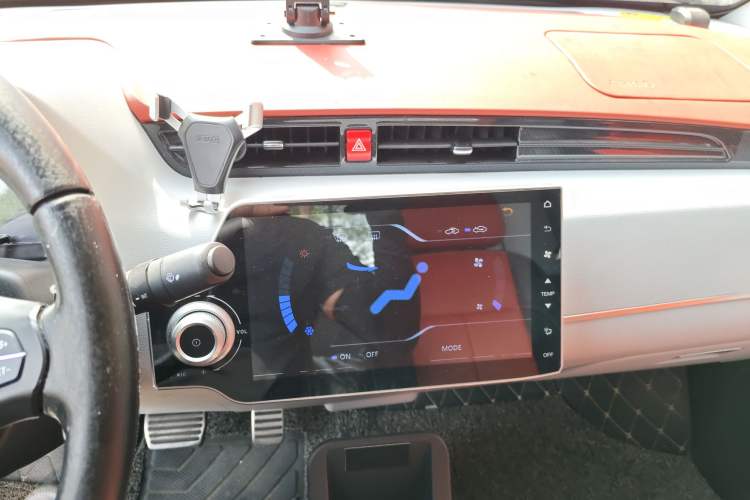 Used Zotye E200 2017 Luxury Model Audio And AC Panel