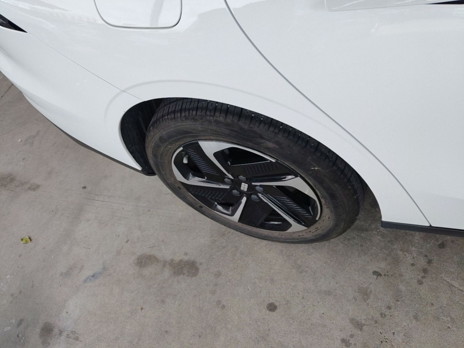 Geely Galaxy L6 2023 125km MAX — снимка 11