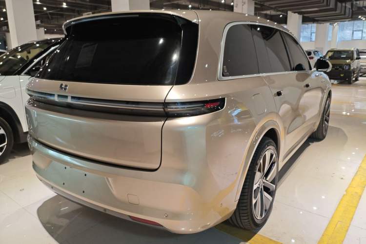 Used Li Auto L8 2023 Pro Model
