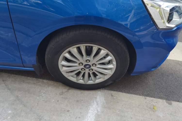 Used Ford Focus 2020 Sedan EcoBoost 180 Automatic Trend Edition Right Front Wheel Hub