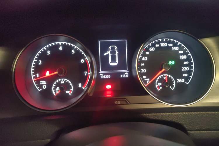 Used Volkswagen Golf 2014 1.4TSI Automatic Luxury Model Instrument Cluster