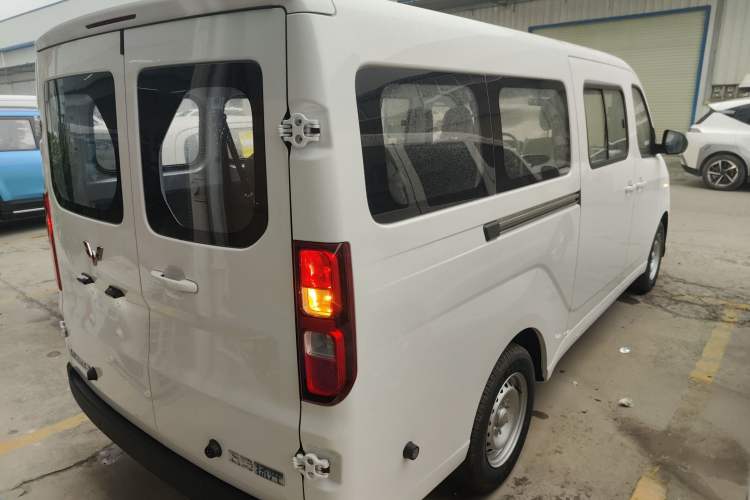 Used Wuling Yangguang 2025 Model 400km Bus Edition—Comfort Edition
