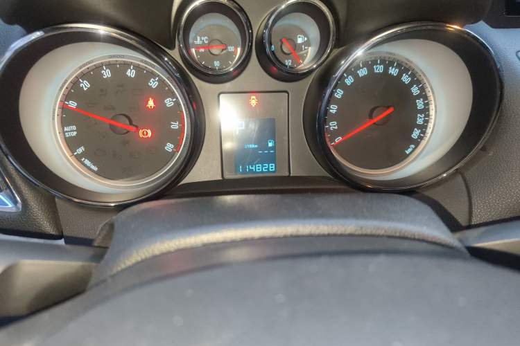 Used Buick Encore 2015 1.4T Automatic Two-Wheel Drive Urban Elite Version
