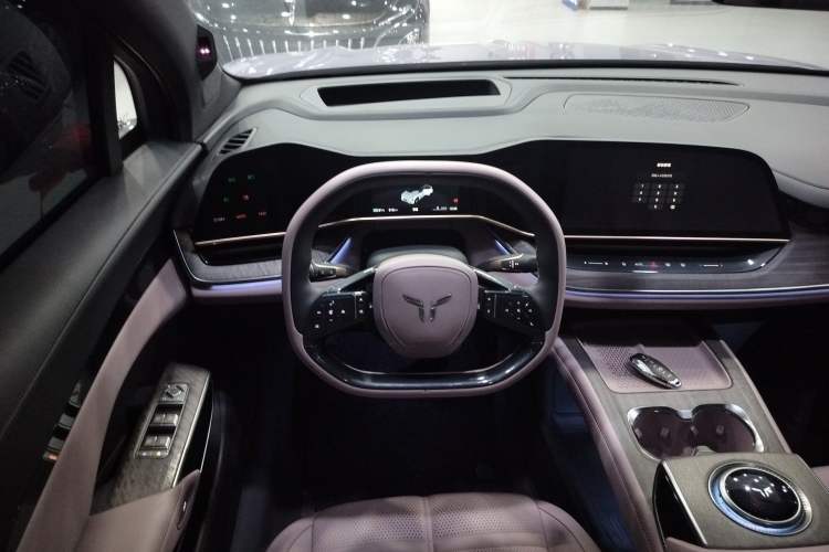 Used Hongqi Tiangong 08 2025 680 Ultra Four-Wheel-Drive Version Steering Wheel